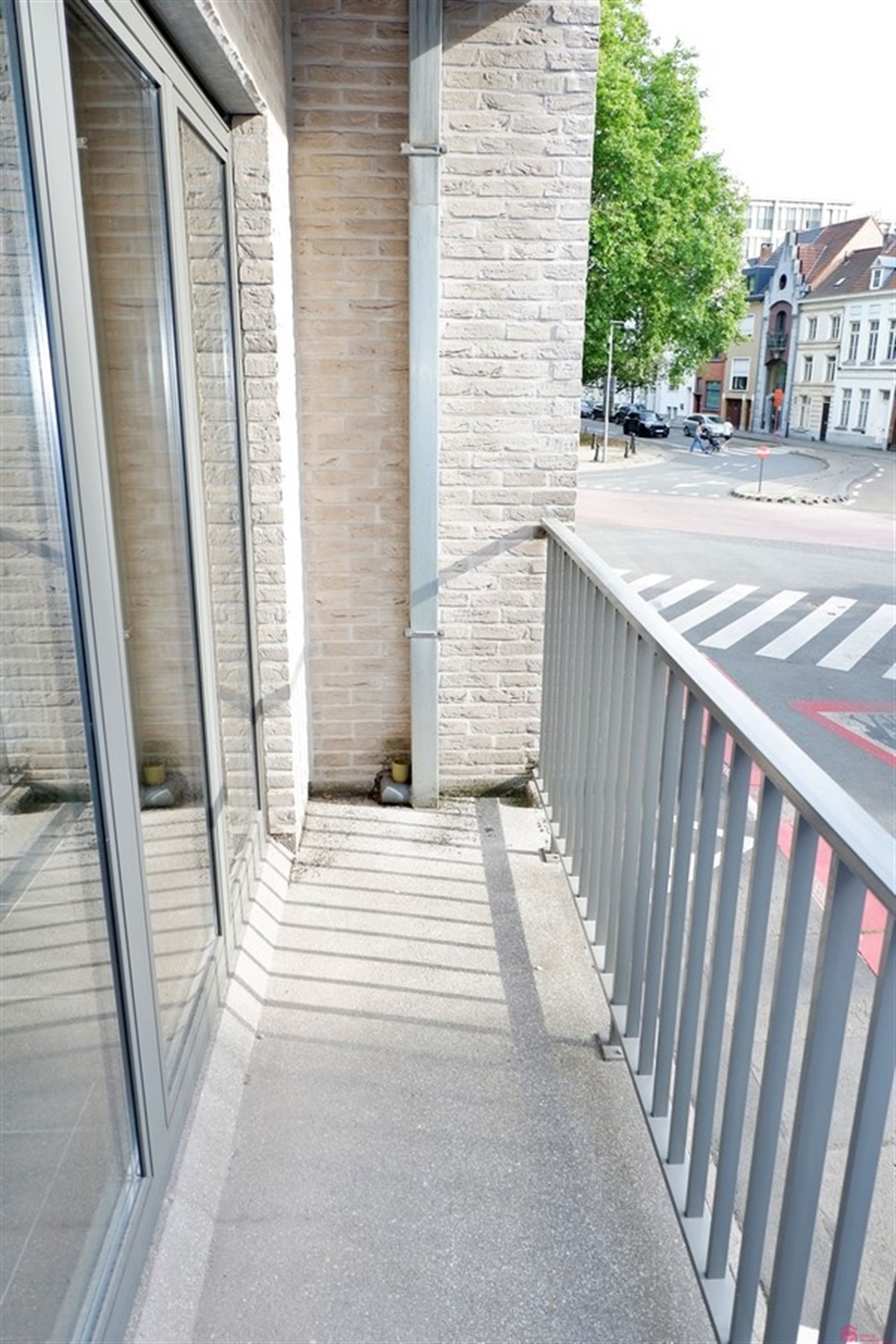 Appartement met ruim terras foto 3