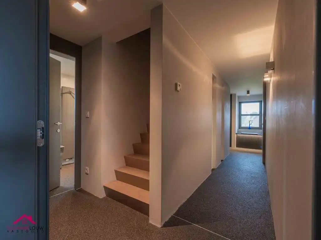 Vrijstaande woning in hedendaagse stijl foto 37