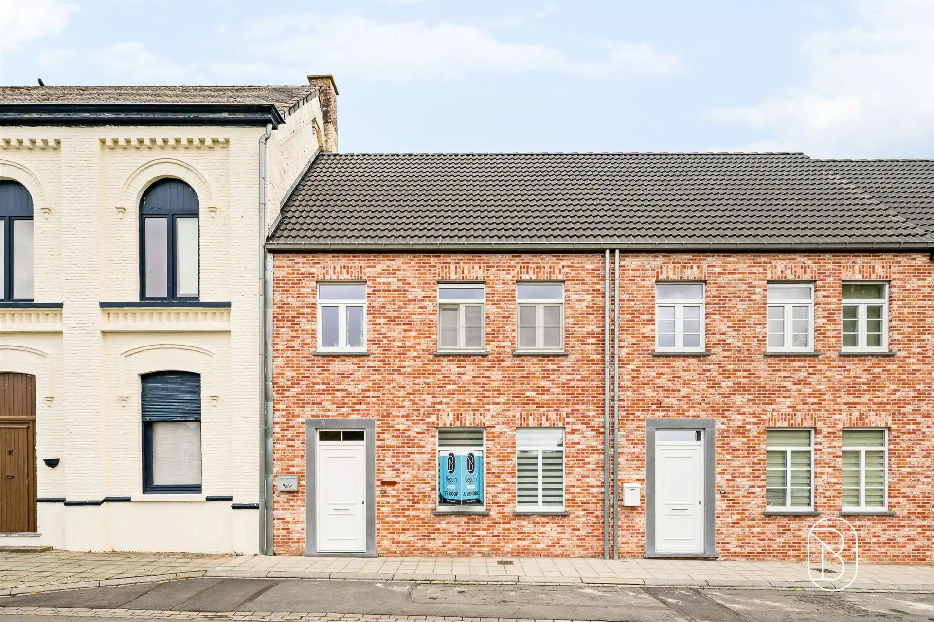 Recente woning met 3 slk, tuin en garage nabij Kluisbos foto {{pictureIndex}}