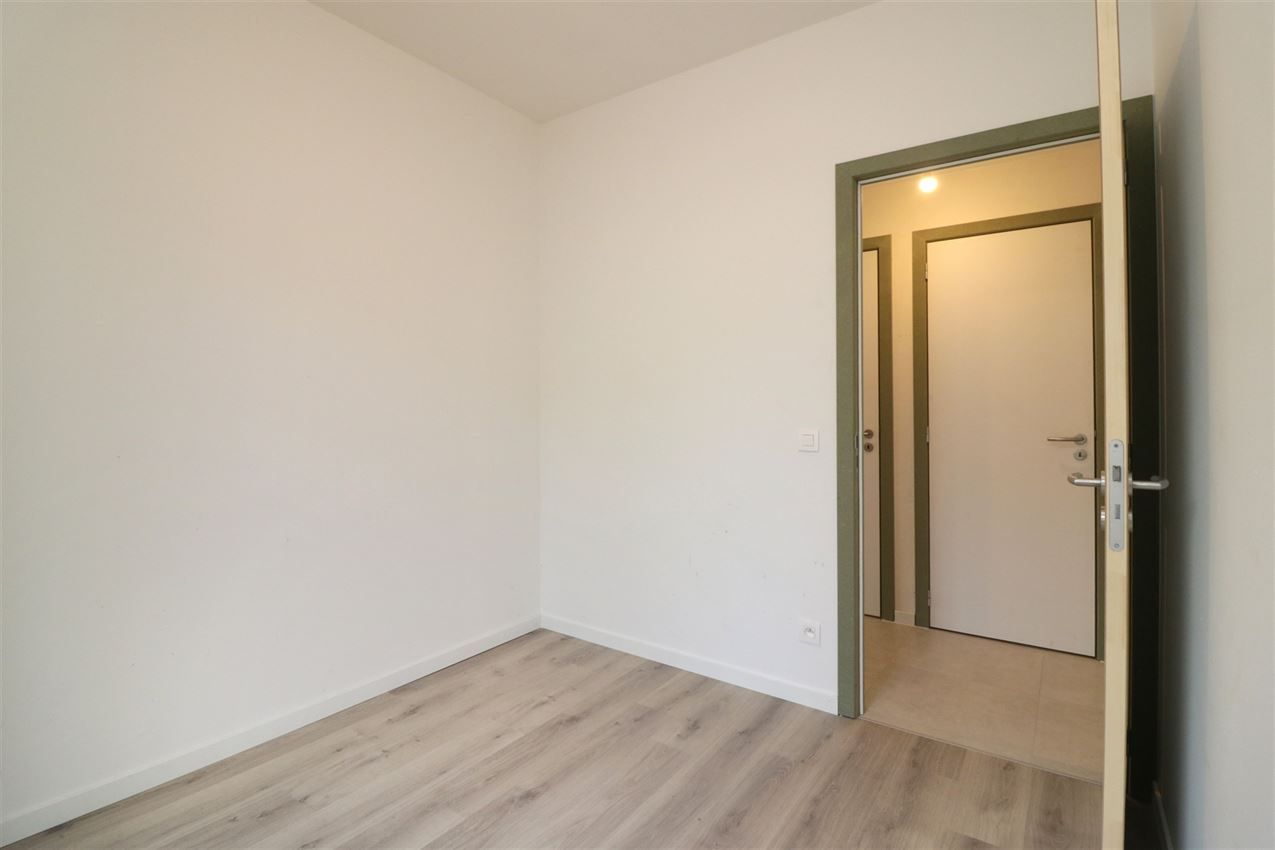 splinternieuw, gelijkvloers, ruim terras, 2 slpk foto 21