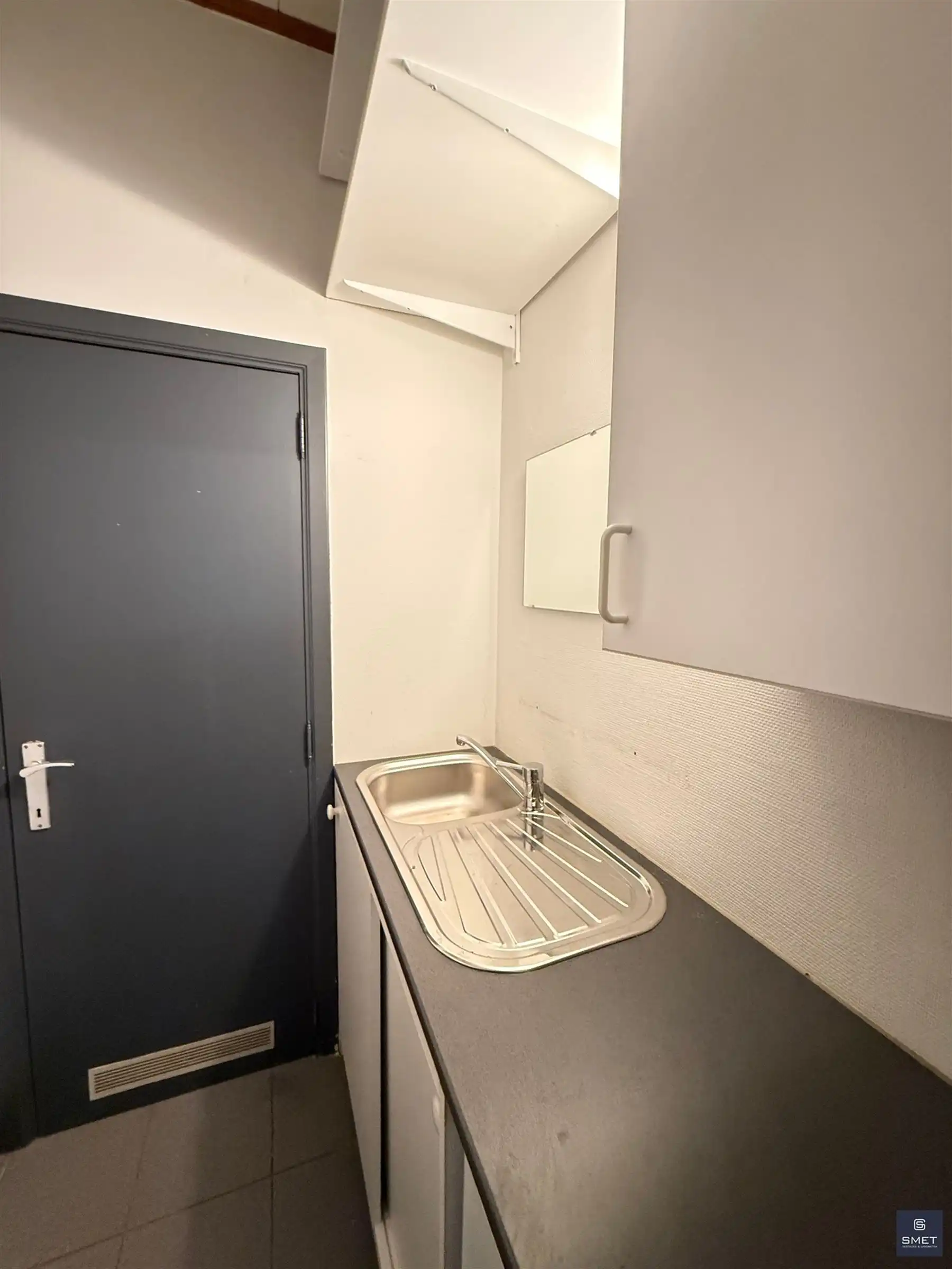 COMMERCIEEL GELEGEN HANDELSRUIMTE foto 4