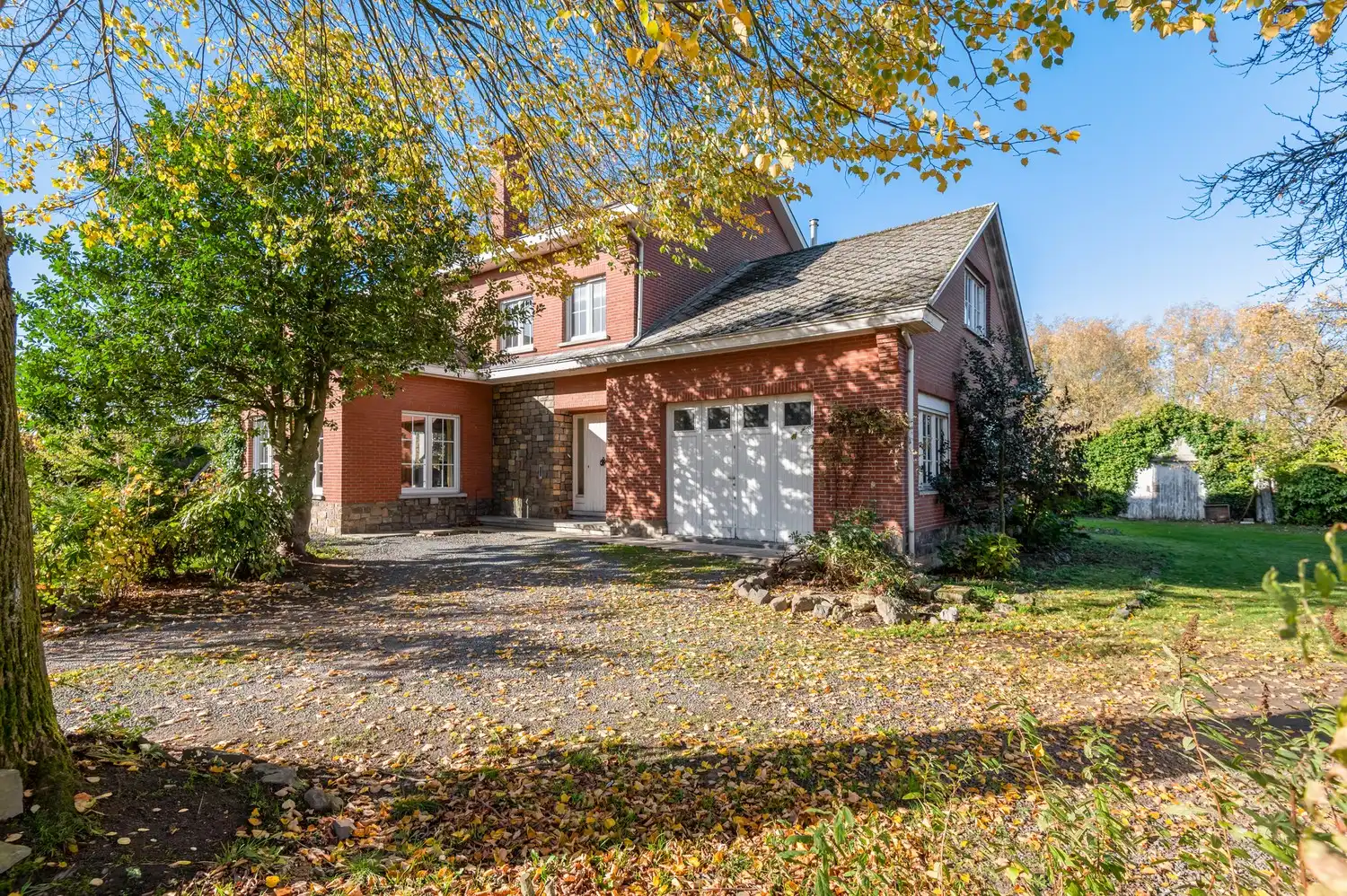 Te renoveren villa met 5 slpkrs op een perceel van 3908 m² te Meise foto 2