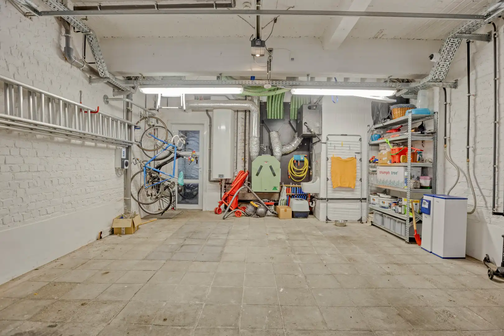 Ruime en centraal gelegen woning met dubbele garage foto 27