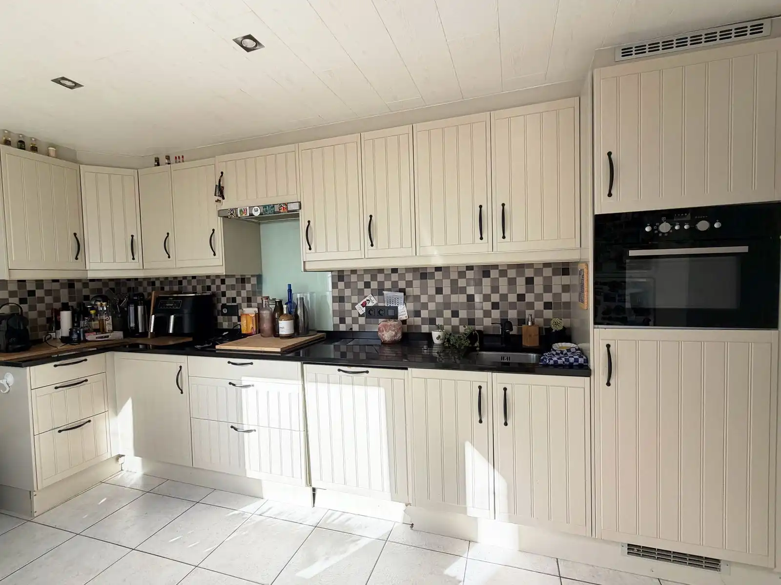 Sfeervolle woning, gelegen op korte afstand van het levendige centrum van Oostende! foto 5