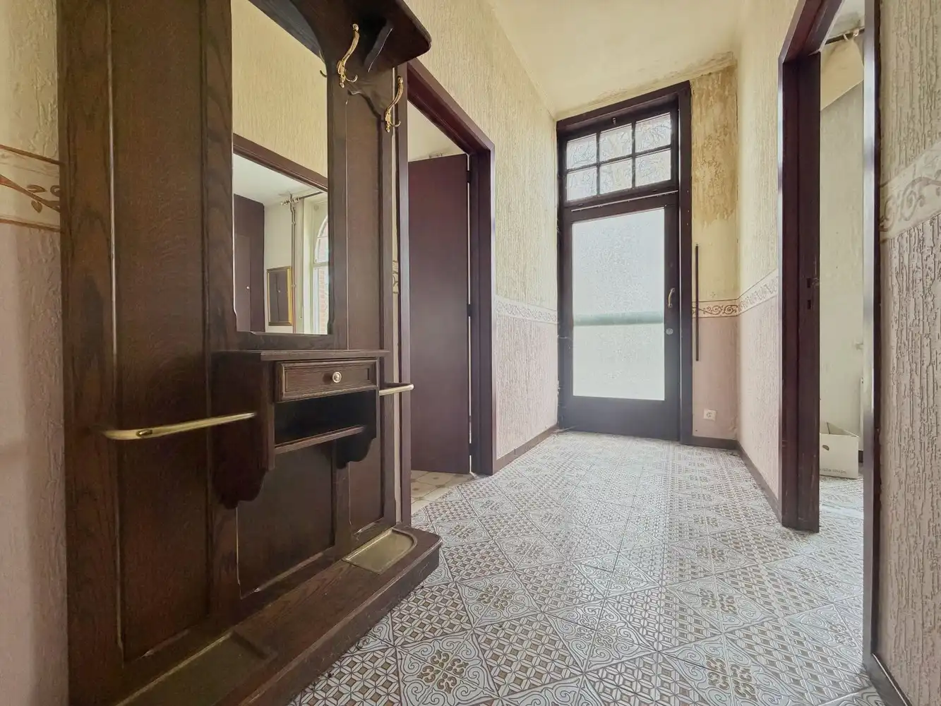 Op te frissen charmente woning op toplocatie in Gits met 3 slpk. foto 3