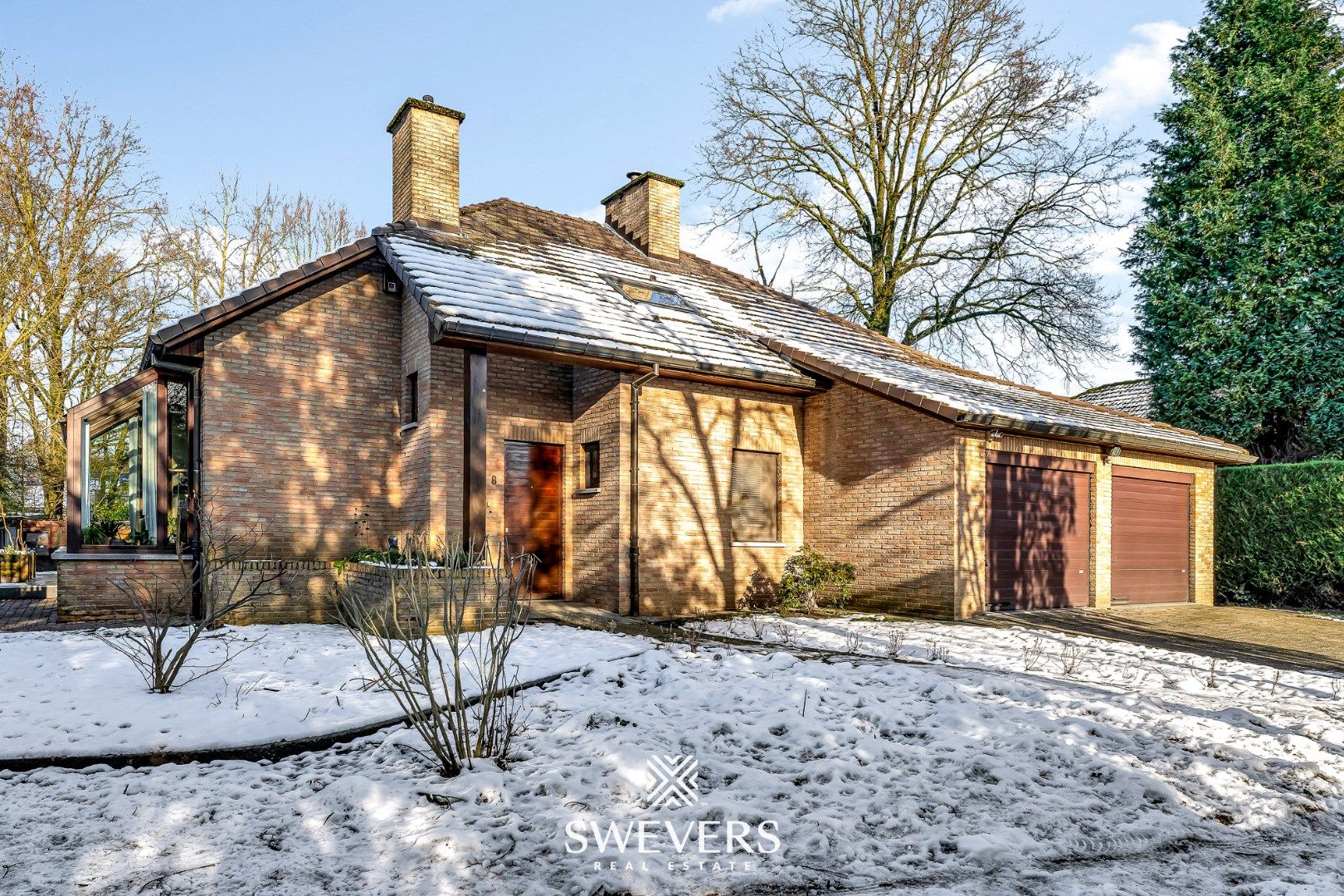 Hoofdfoto van de publicatie: Ruime woning met veel potentieel op 16 are omgeven door groen