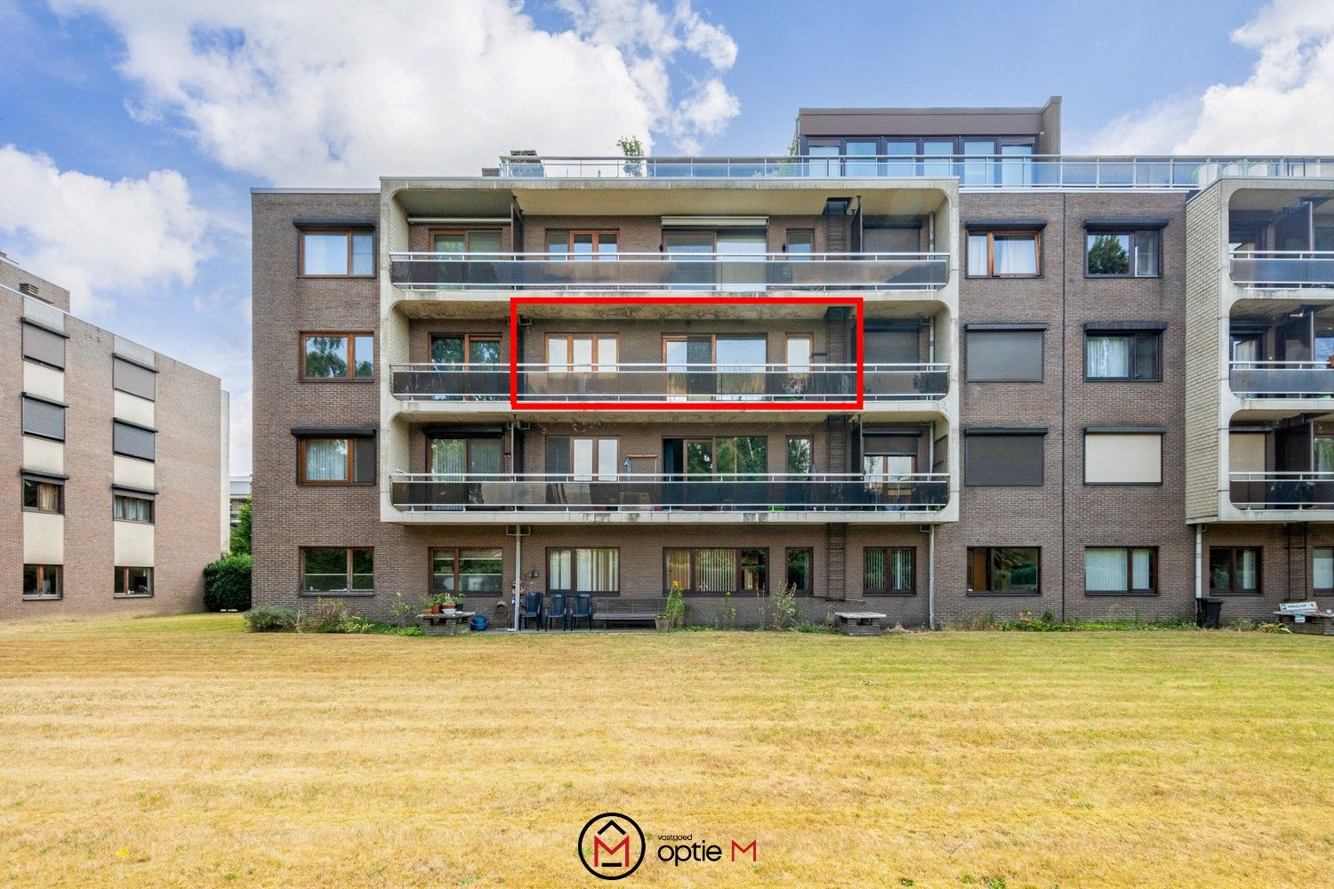 Lichtrijk appartement inclusief autostandplaats met zicht op groen foto {{pictureIndex}}