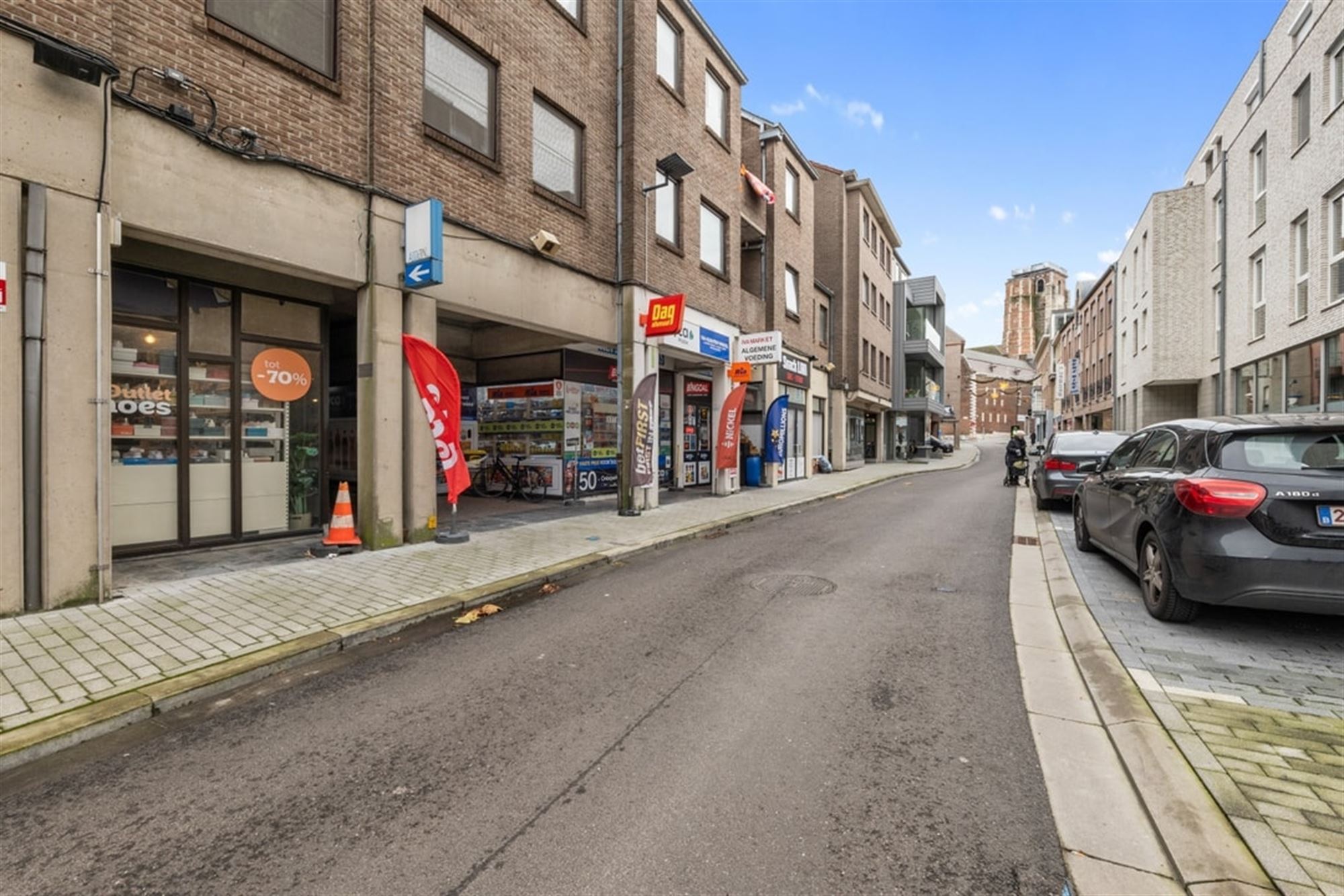 HANDELSRUIMTE TE KOOP OP EEN CENTRALE LOCATIE IN SINT-TRUIDEN   foto {{pictureIndex}}