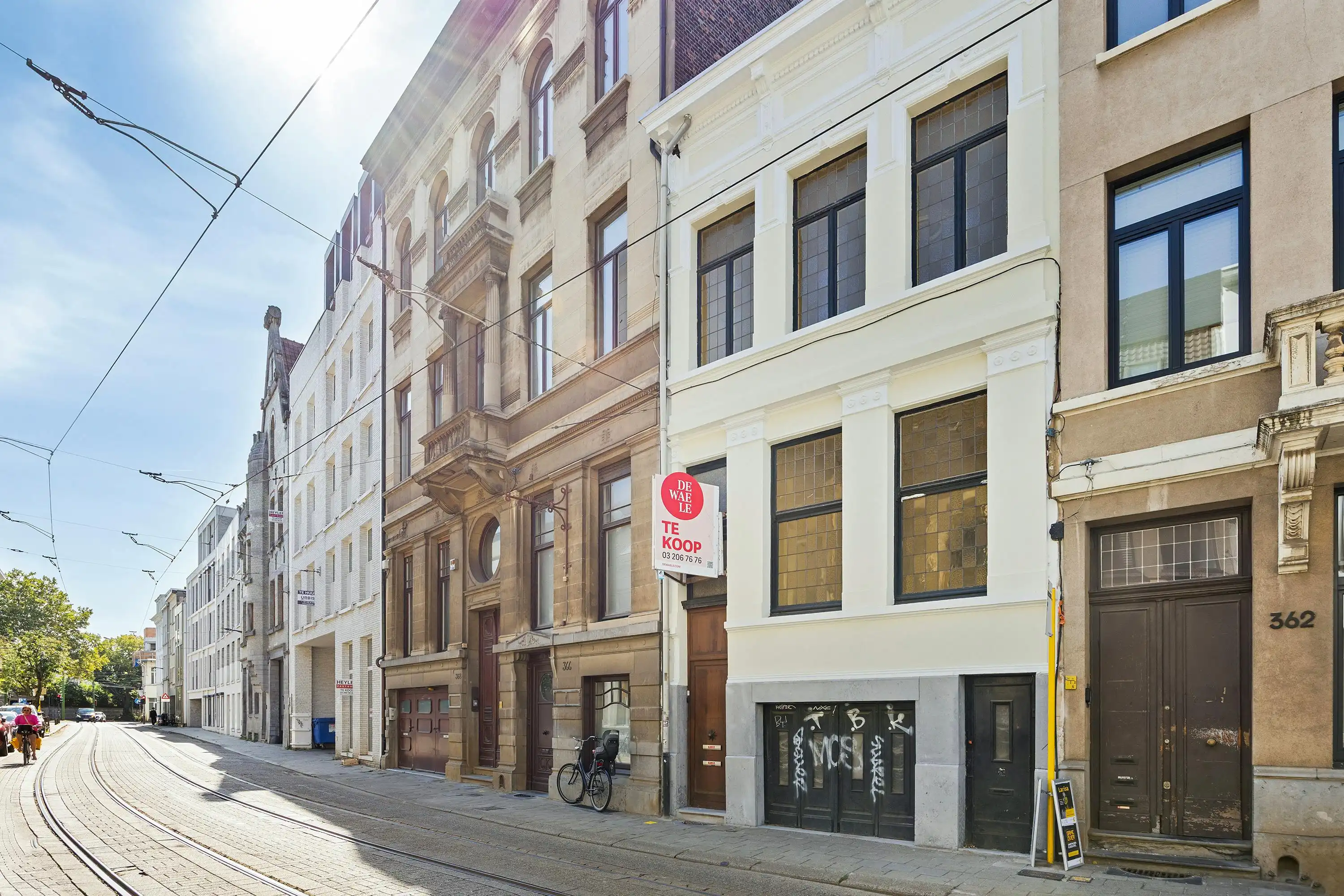 Charmant herenhuis te koop aan het Groen Kwartier in Antwerpen foto {{pictureIndex}}
