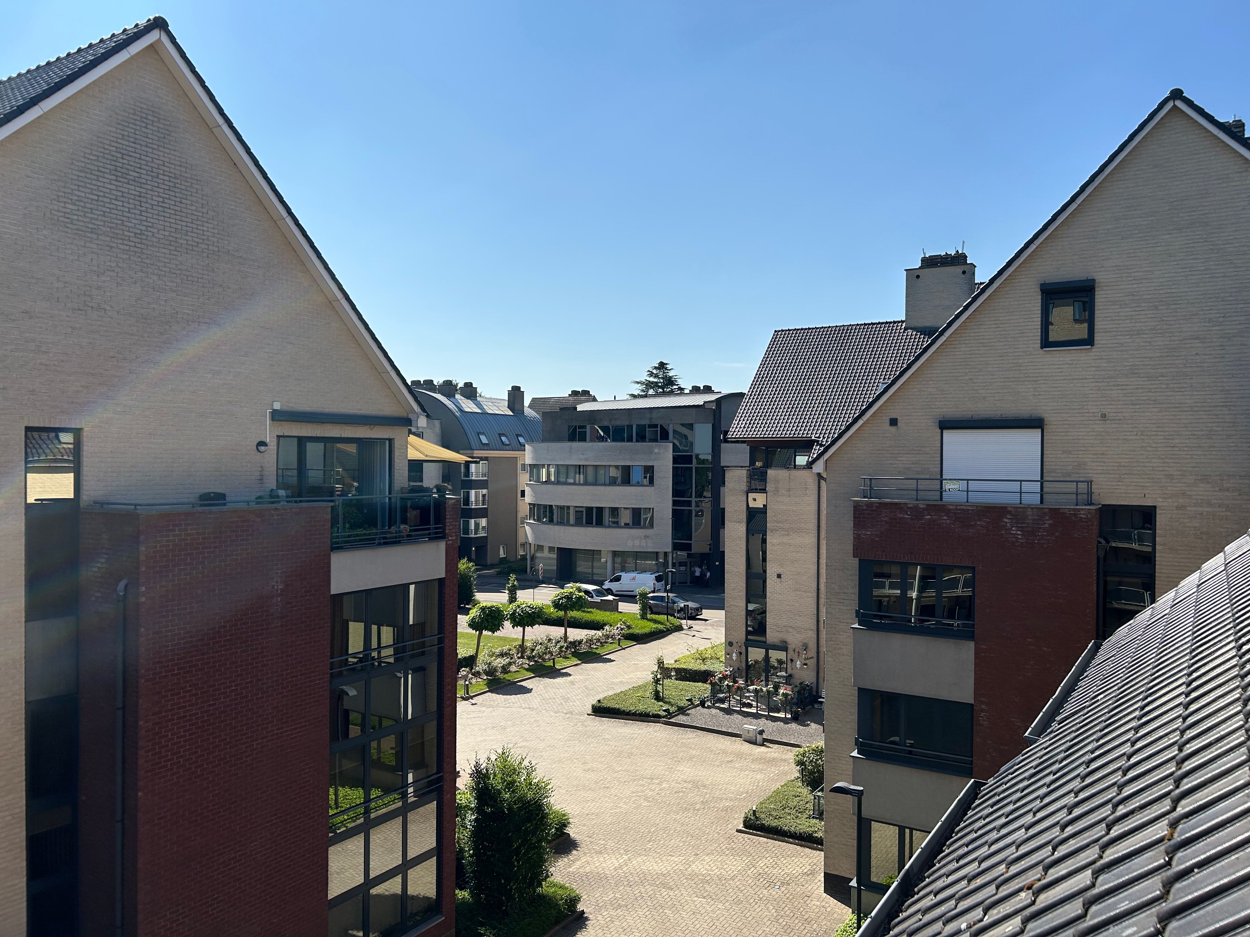 Riant appartement in het centrum van Genk met autostaanplaats! foto 10