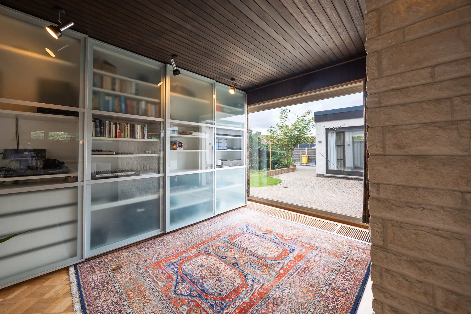 Lichtrijke, gelijkvloerse woning op ruim perceel foto 7