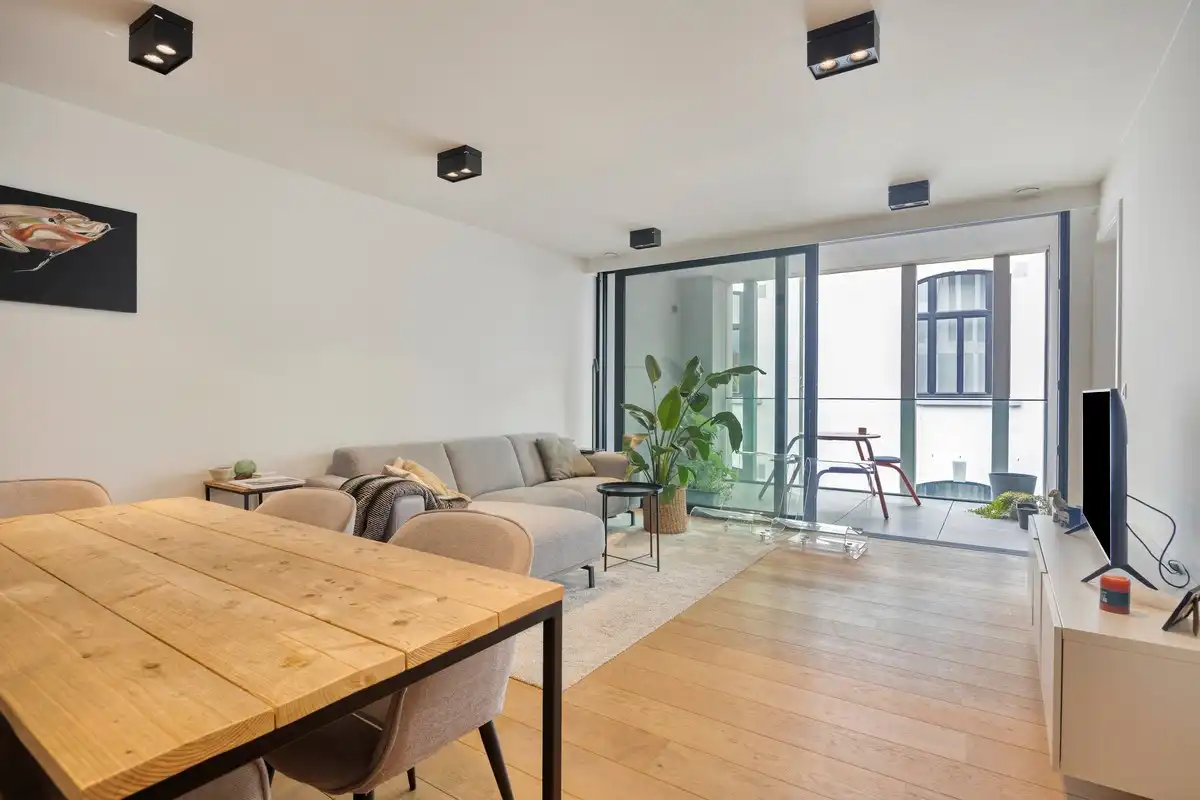 Stijlvolle cityflat met overdekt terras in hartje Hasselt – ideaal als starterswoning, pied-à-terre of investering foto 3