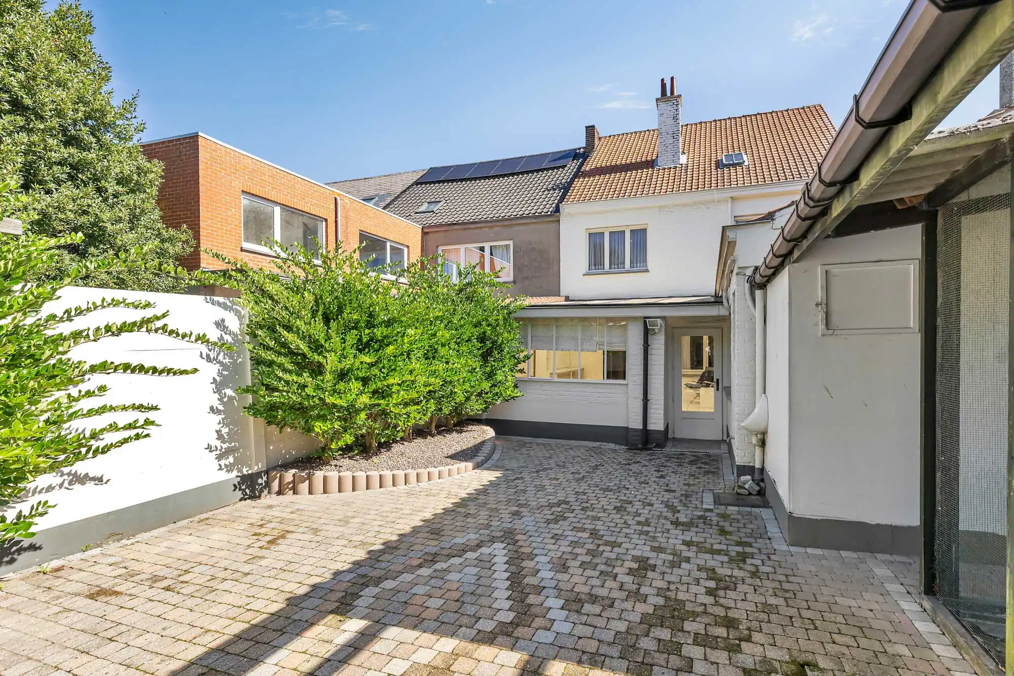 Goed onderhouden, robuuste woning met garage foto 20