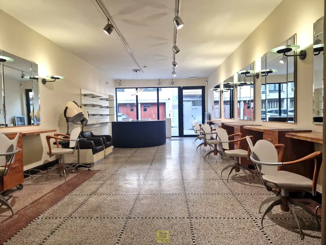 Instapklaar handelspand in het centrum van Aalst – topligging tussen Keizersplein en Hopmarkt foto 3