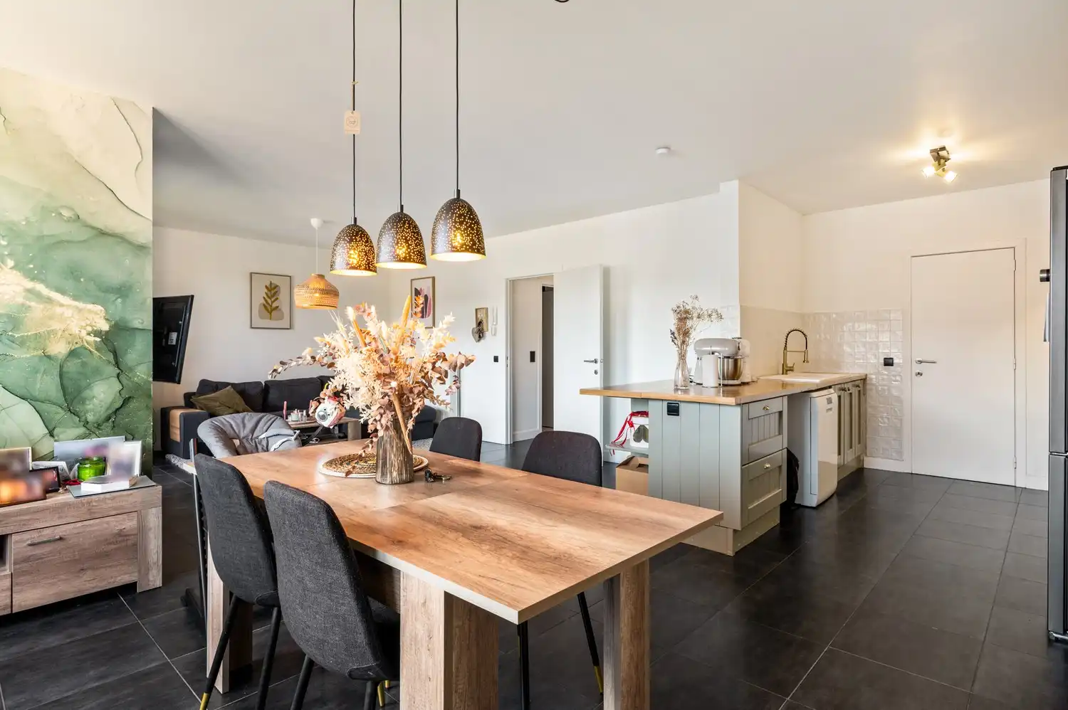 Ruim instapklaar appartement met 2 slaapkamers en terras op centrale ligging in Kapellen foto 7