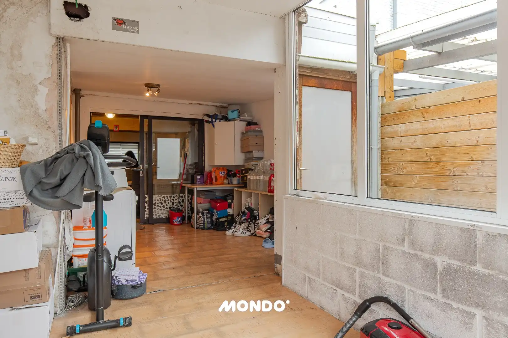 Deels gerenoveerde gezinswoning met 5 à 6 slaapkamers en tuin met achteruitweg foto 9