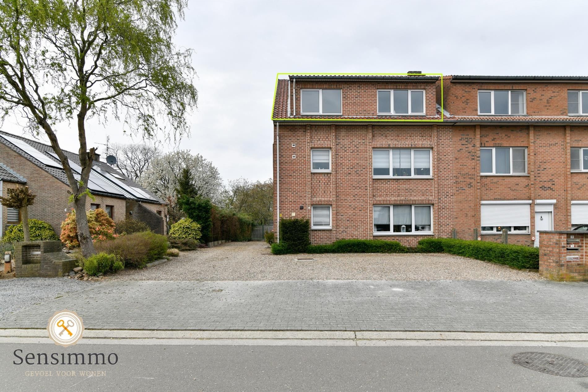 Prachtig gelegen modern 2slpk-appartement met garagebox foto 2