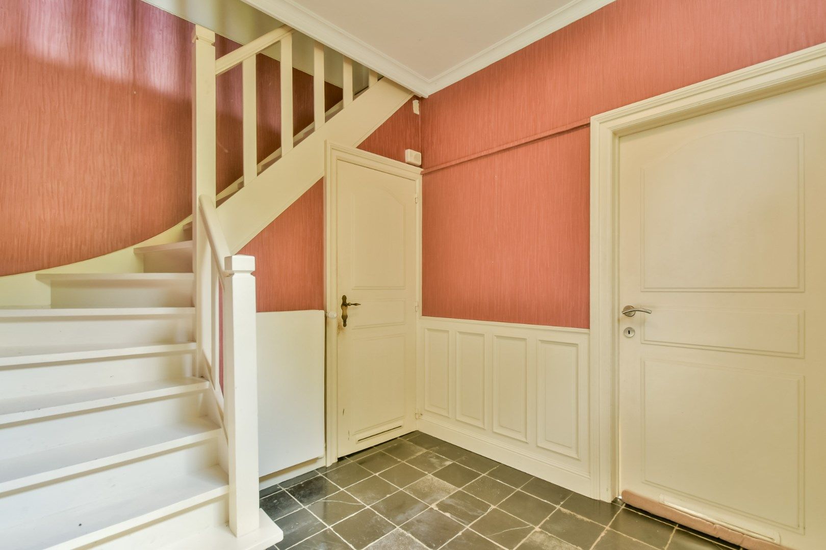 Welkom in deze charmante woning te midden van het groen in het hart van Oostkamp! foto 5
