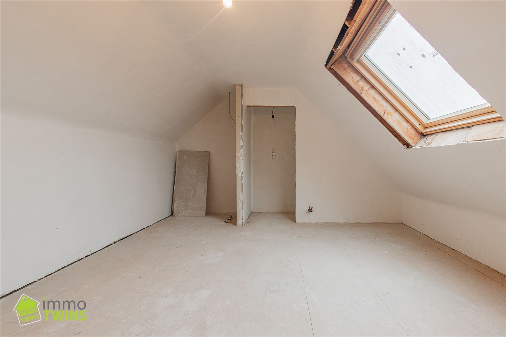 Ruime en lichtrijke gezinswoning met zonnige tuin en inpandige garage in Lebbeke foto 26