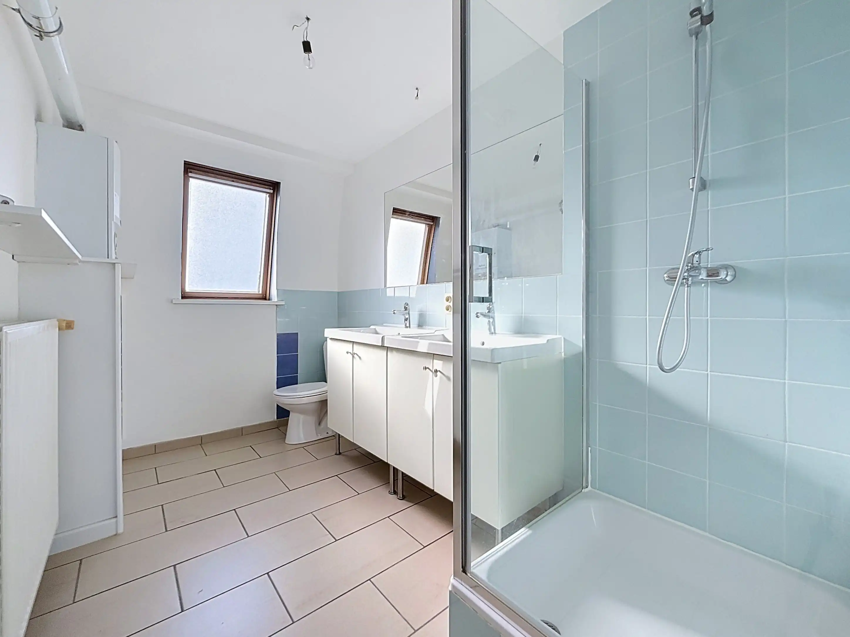 Ruim duplexappartement te huur in Kortrijk – vlakbij centrum en station foto 8