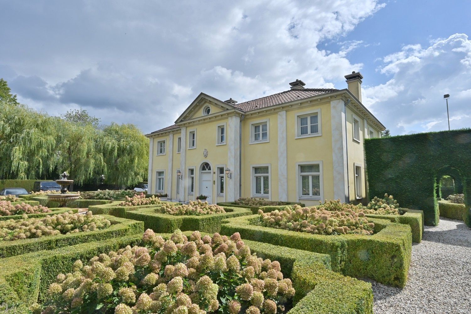 Exclusieve villa in geliefde villawijk Kiewitheide foto {{pictureIndex}}