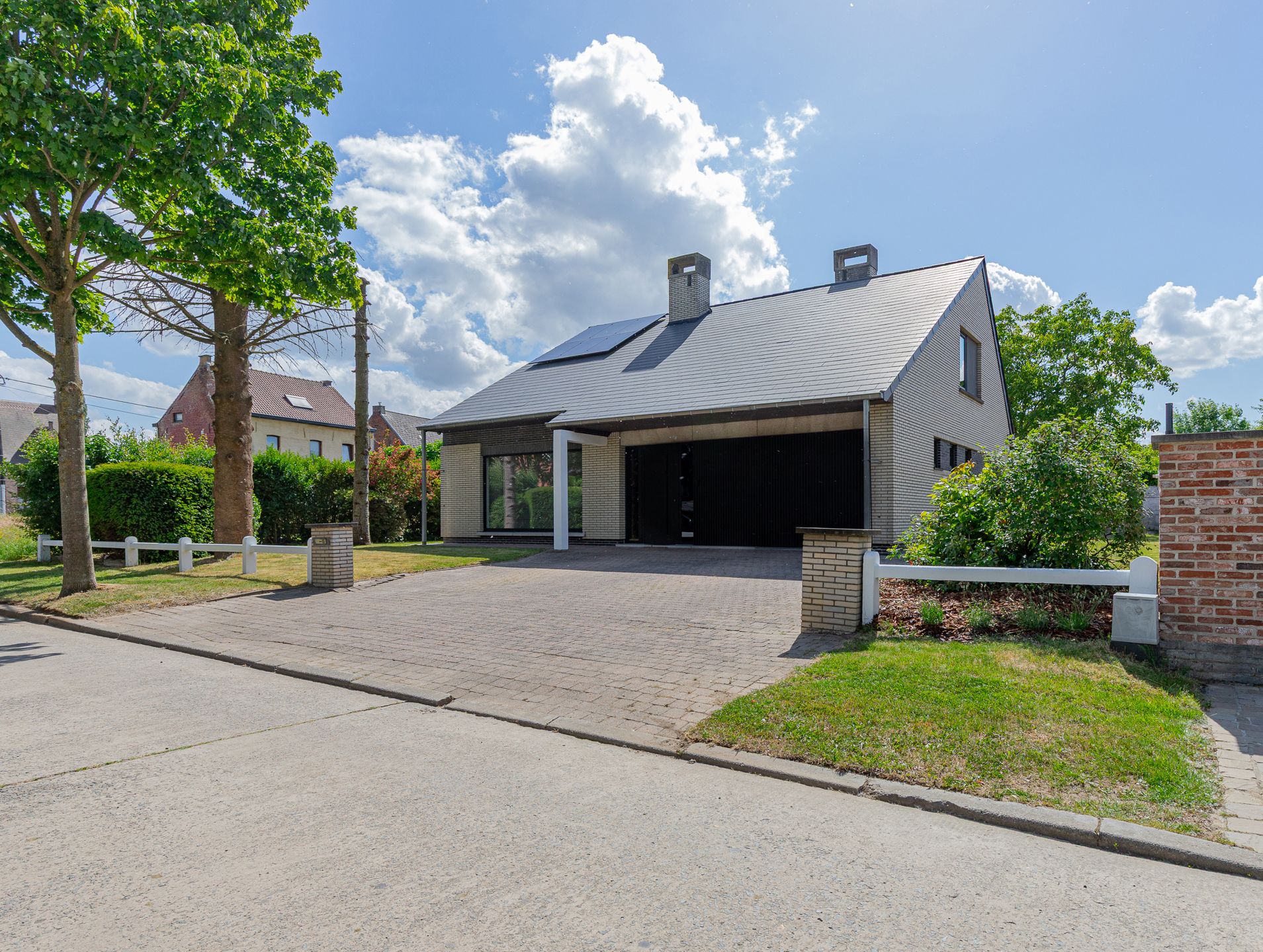 GEZINSWONING MET 4 SLAAPKAMERS EN TUIN foto {{pictureIndex}}