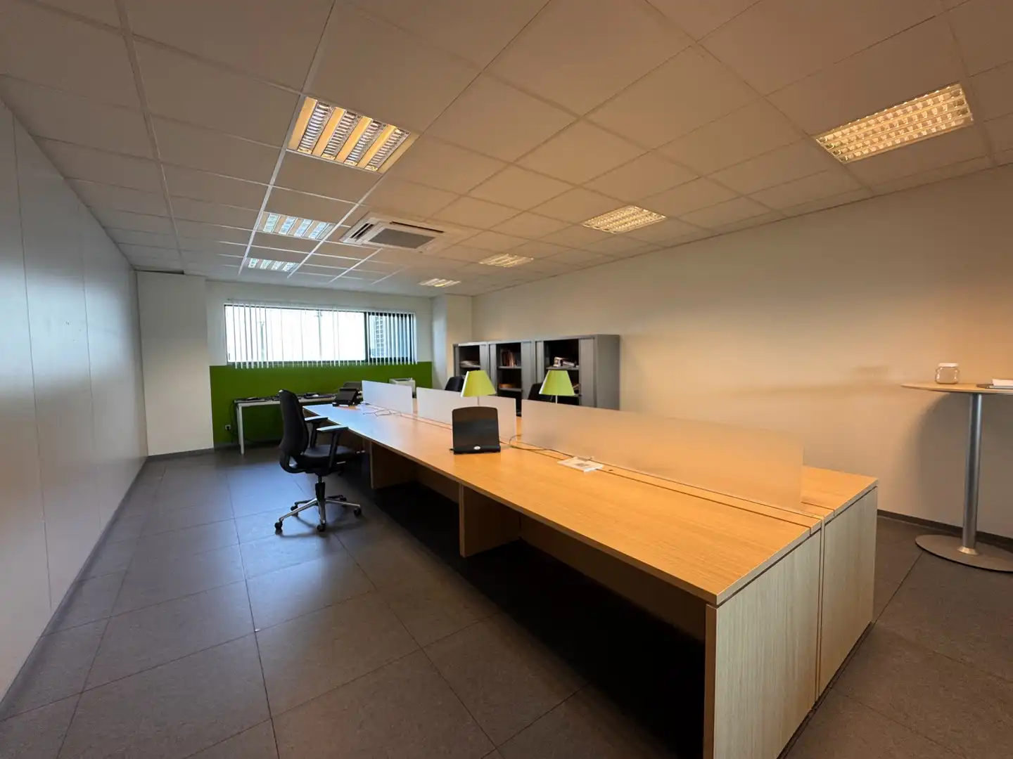 Instapklare kantoorruimte van 450 m² met ruime parking te Oostkamp foto 6