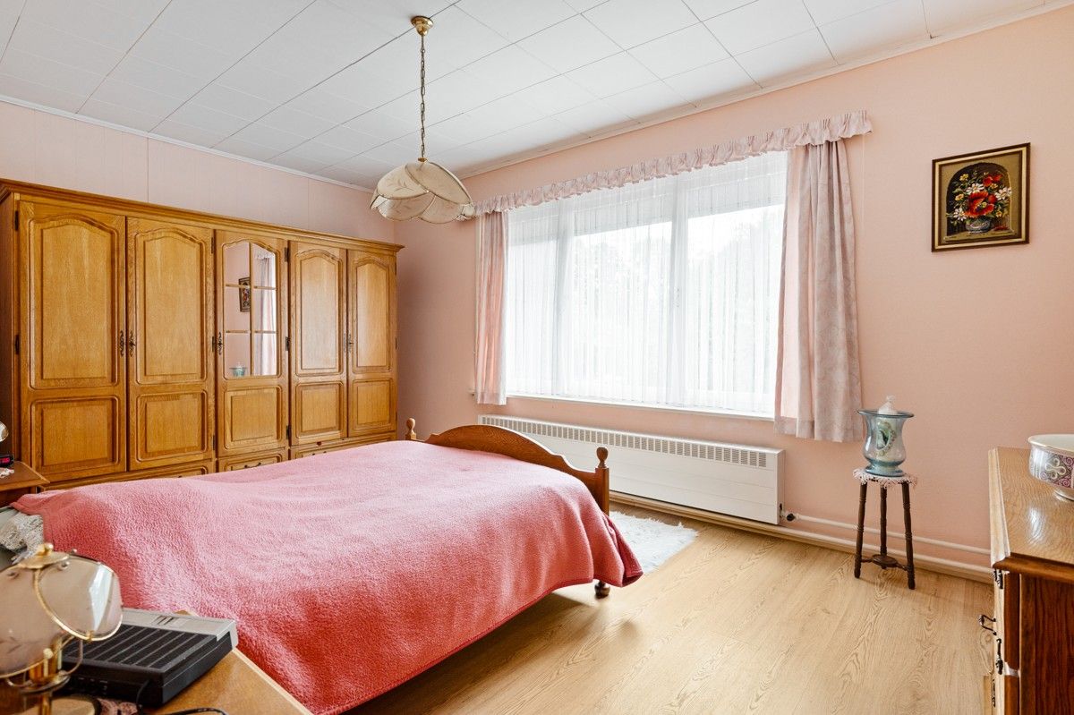 Op te frissen/te renoveren woning met potentieel op toplocatie in Schilde foto 15