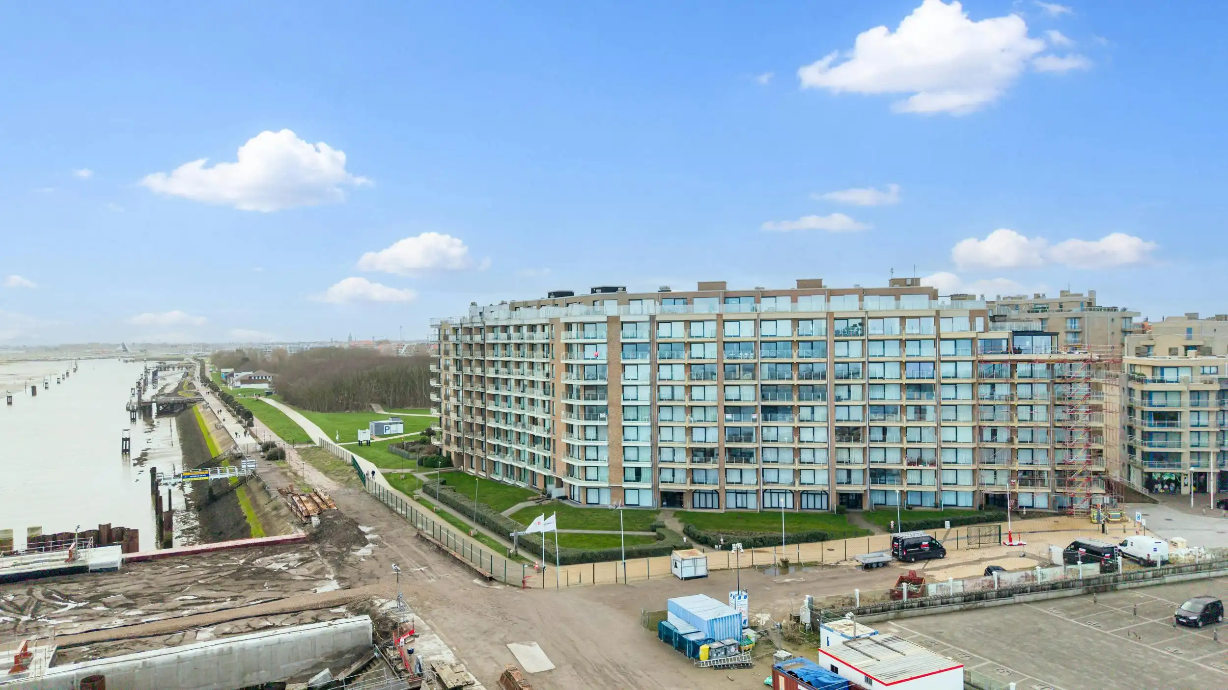 Magnifiek appartement met drie slaapkamers en open zicht foto 2