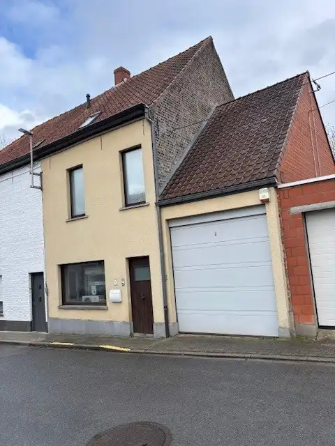 Op te frissen woning met klein ateliertje (+/- 60m²), elektr. goedgekeurd, energielabel B... foto {{pictureIndex}}