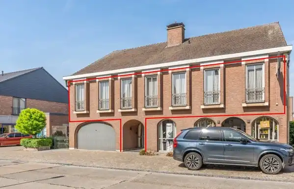 Ruime woning met 3 slaapkamers in het centrum van Kortenaken foto {{pictureIndex}}