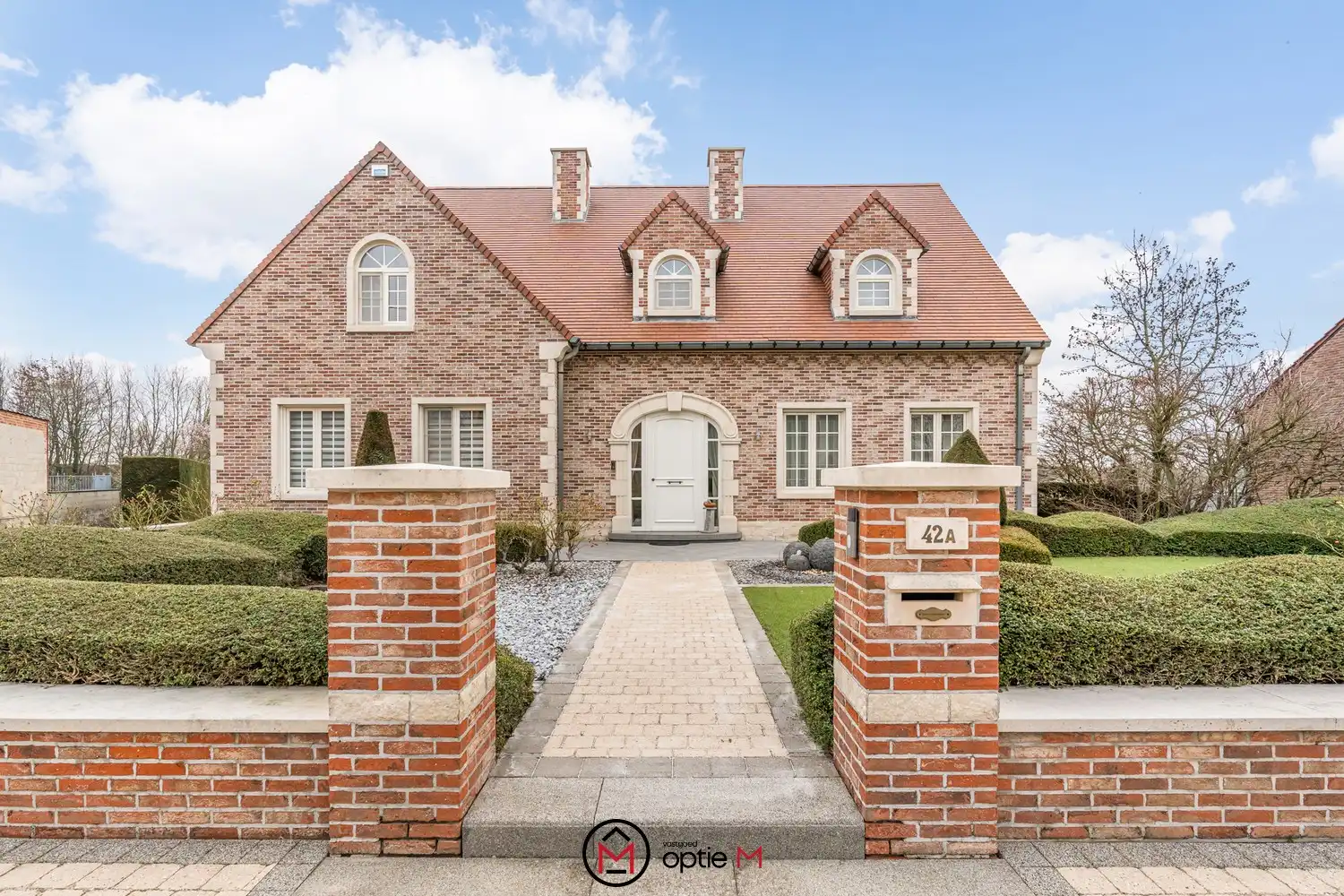 Ruime villa te koop in Glabbeek op een prachtig perceel van 22a96 foto {{pictureIndex}}