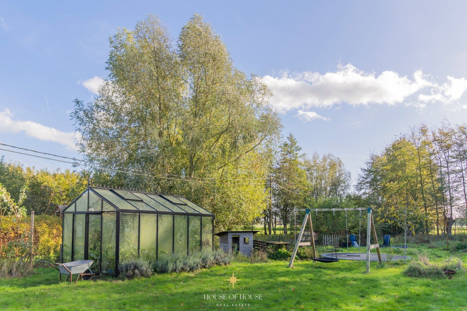 Scandinavisch geïnspireerde passiefbouw villa met natuurlijke tuin en innovatieve topafwerking foto 19