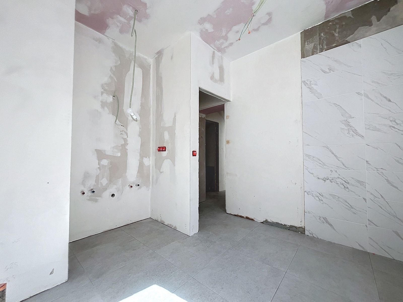 Gelijkvloers appartement met 2 slpks en terras nabij centrum foto 10