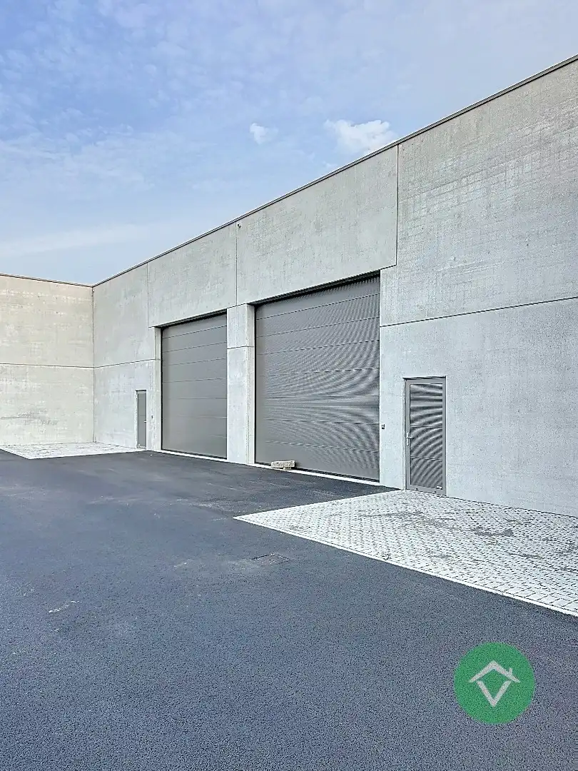 Nieuwbouw loods KMO-UNIT te koop – 256 m² met 1 parkeerplaats inbegrepen op de industriezone te Aartrijke foto 4