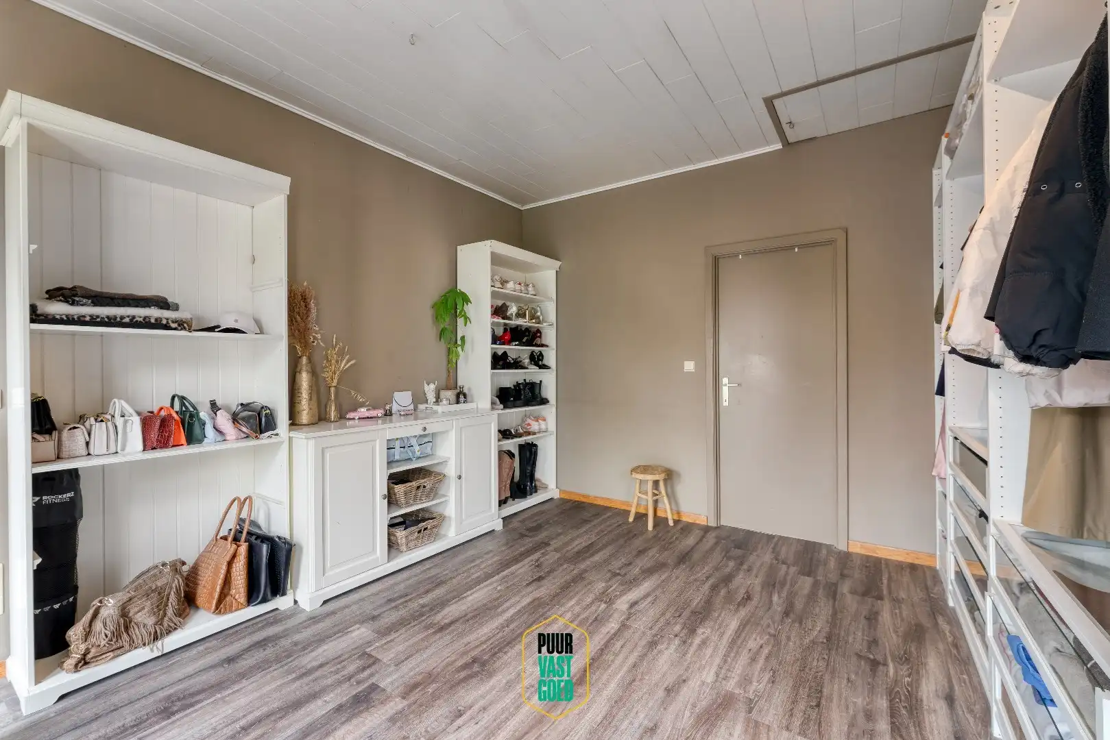 Handelsruimte met achteruitgang en 2 appartementen! foto 26