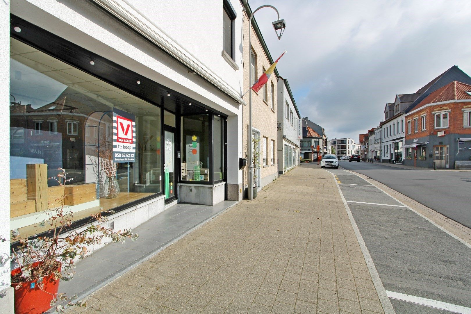 Handelshuis: Woning met winkel- kantoorruimte-vrij beroep in hartje Westkapelle te koop foto 2
