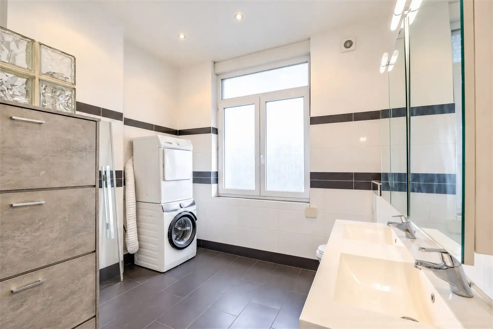 Gunstig gelegen rijwoning met 4 slaapkamers foto 7