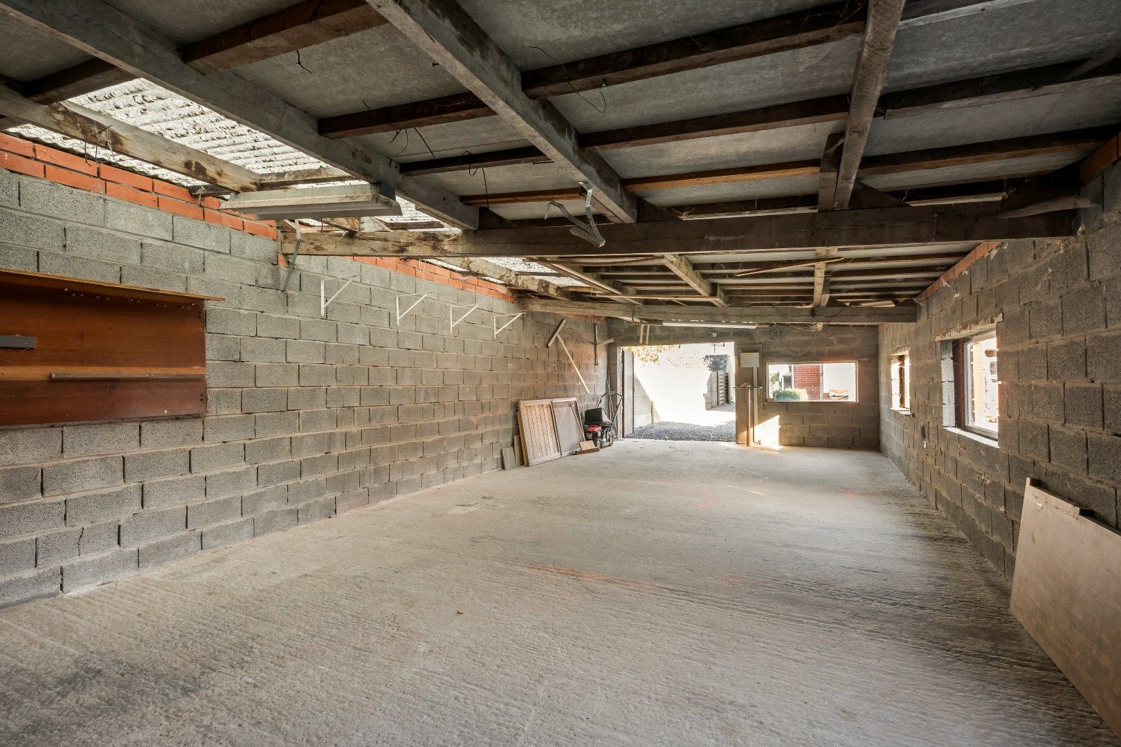 Op te frissen woning met 3 slaapkamers, opslagruimte en tuin op 864m² foto 17