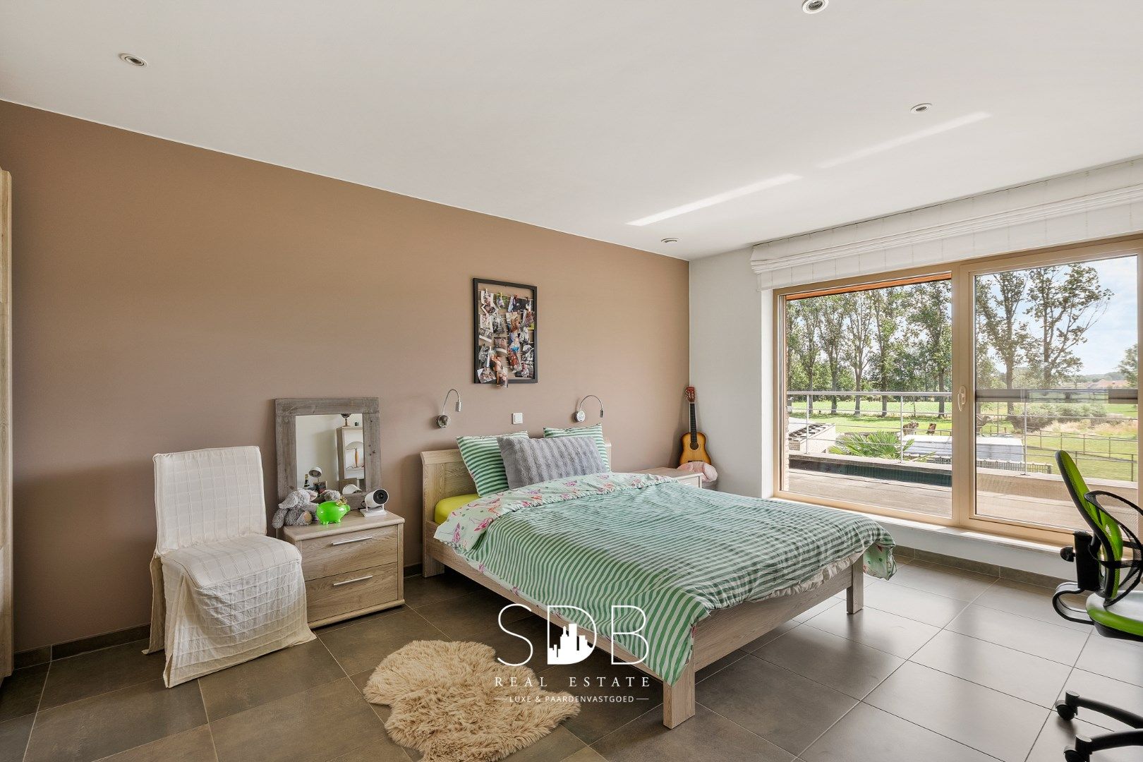 Moderne villa met gezinstuin en zwembad op 1.685m²  foto 15