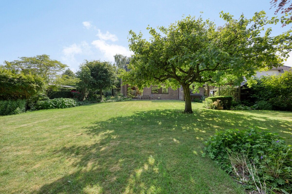 Eigentijdse villa met grote zonnige tuin midden in het groen van Sint-Denijs-Westrem foto 24