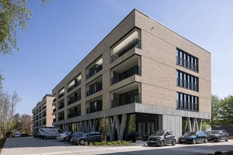 Exclusieve gemeubelde kantoren van 525 m² in Sint-Denijs-Westrem foto {{pictureIndex}}