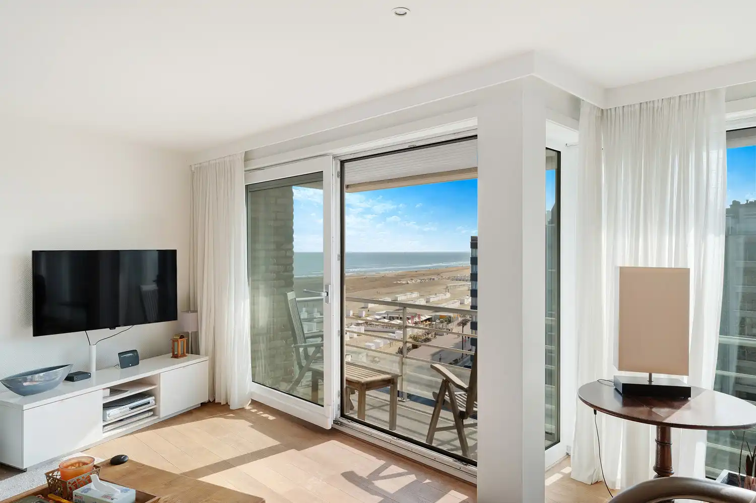 Exclusief duplexappartement met riant zonneterras en panoramisch zeezicht aan het Heldenplein foto 6
