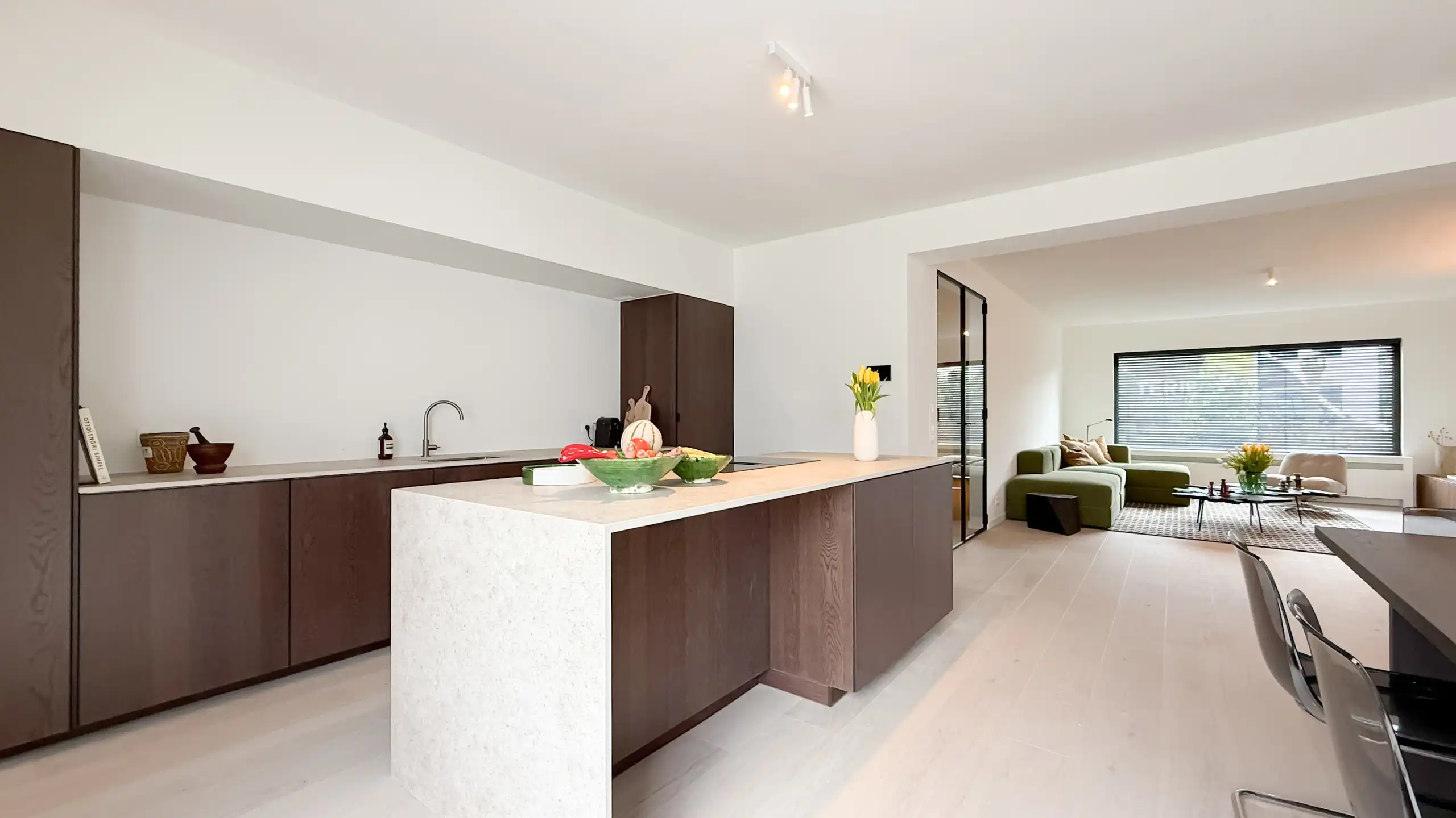 Gerenoveerde woning met zonnige tuin nabij de Graaf Jansdijk foto 18