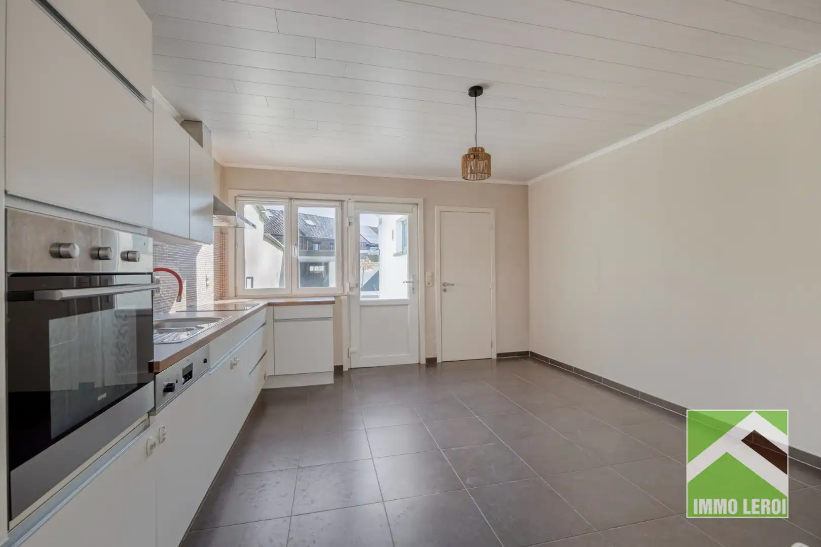 Vernieuwde en gezellig ingerichte woning met garage in stadsrand Tongeren foto 11