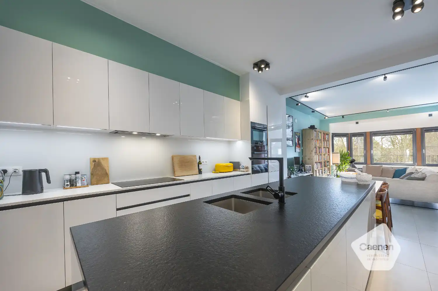 Ruim gerenoveerd drie slaapkamer appartement nabij centrum Oostende foto 12