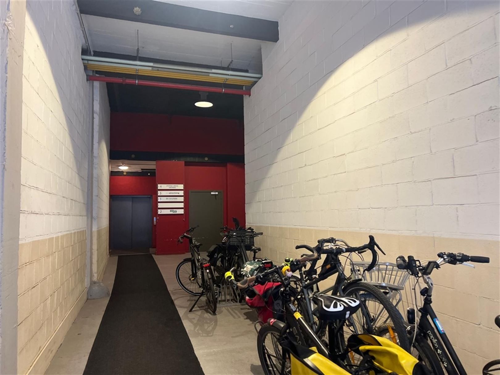 High-end kantoorruimte onder all-in formule aan Berchem Station foto 8