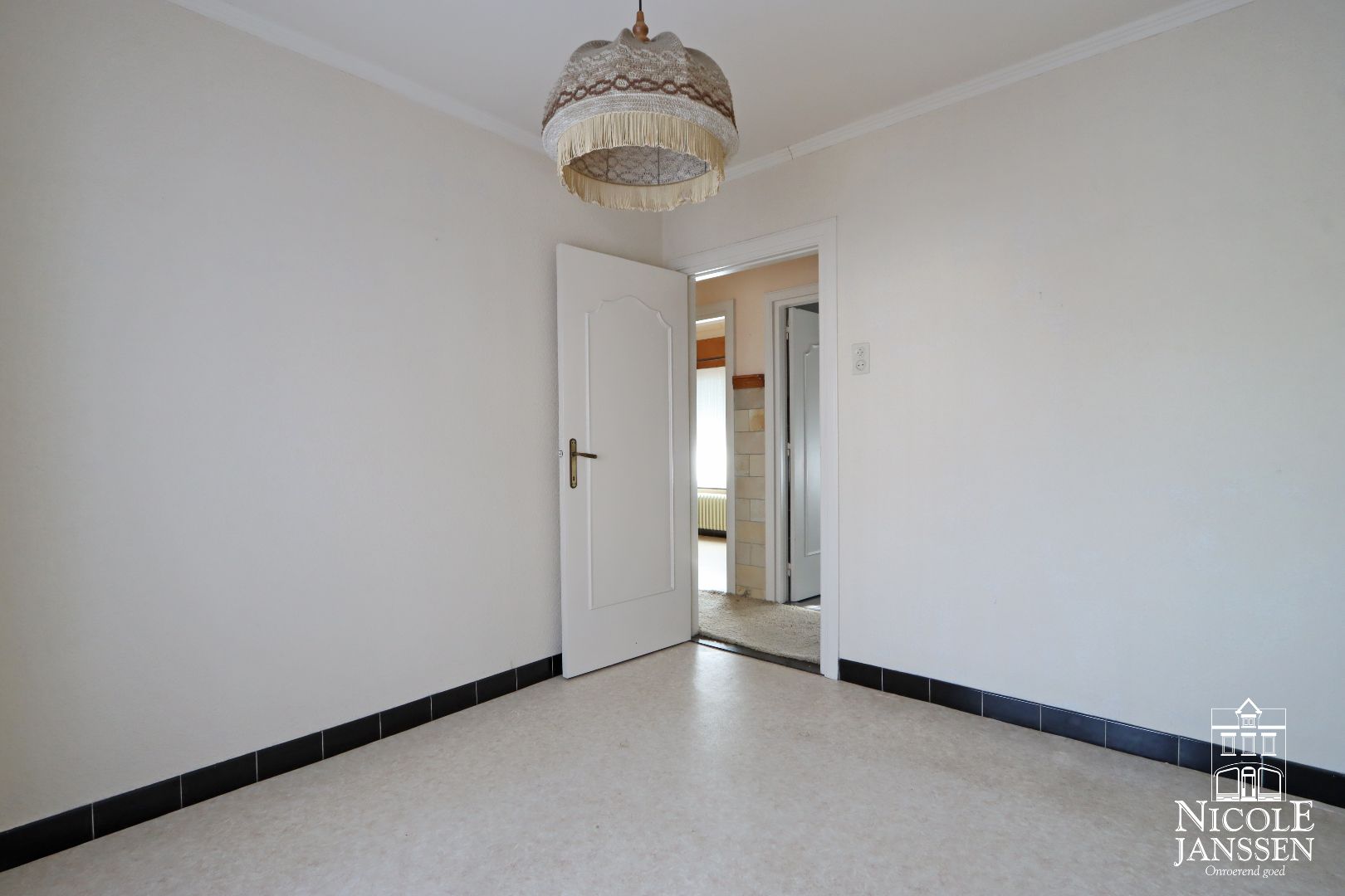 Mooi verzorgde split-level woning op unieke locatie in het mooie Aldeneik foto 17