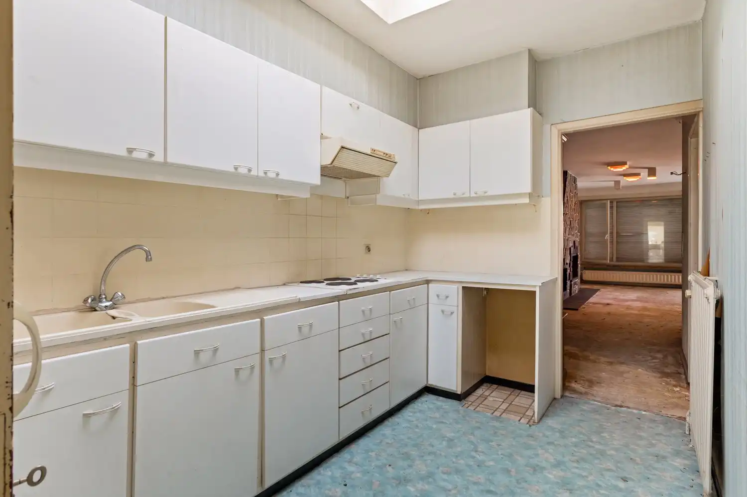 Handelsgelijkvloers met bovenliggend appartement in het centrum van Wommelgem! foto 6