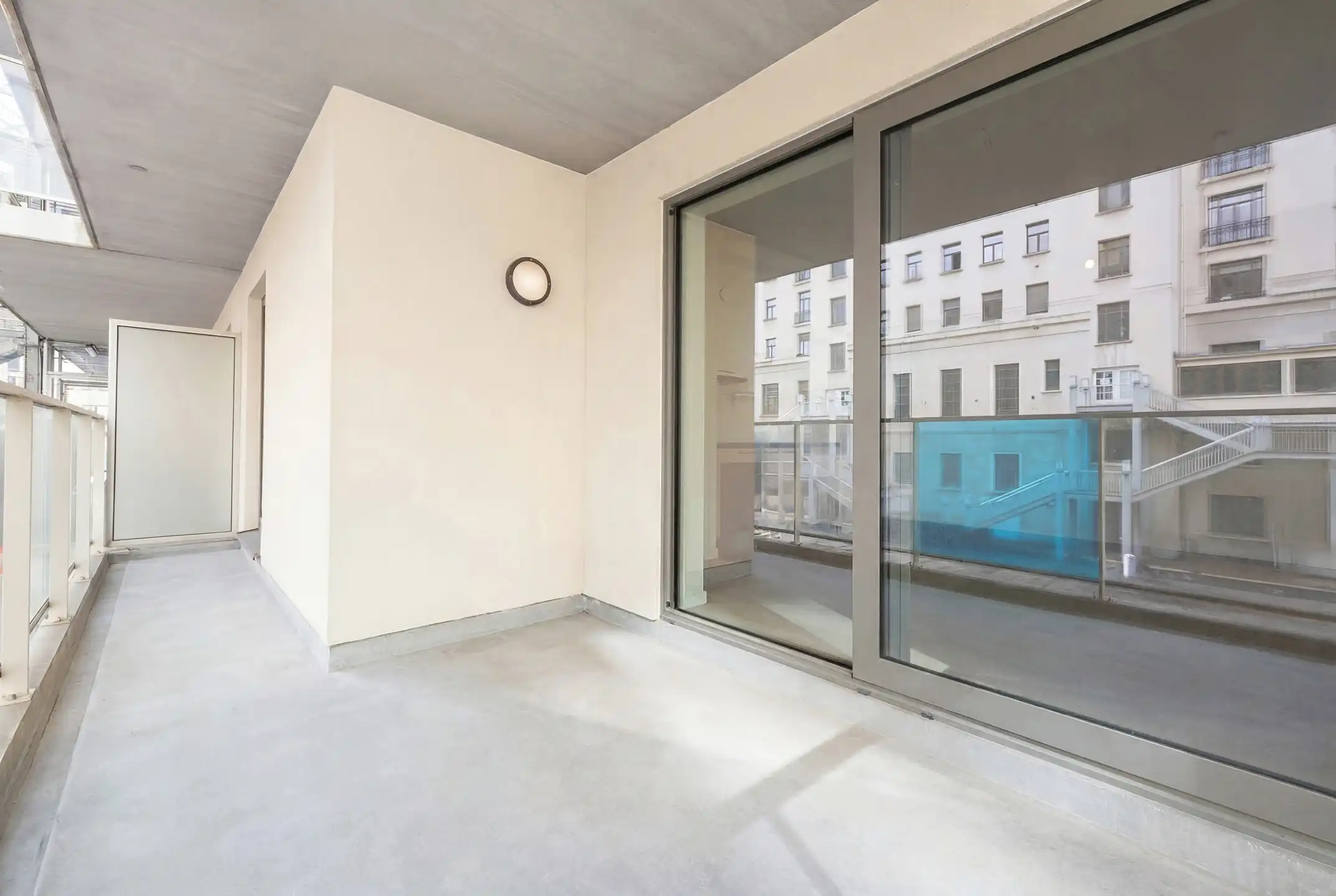 Stijlvol wonen met terras in de Europese wijk foto 2